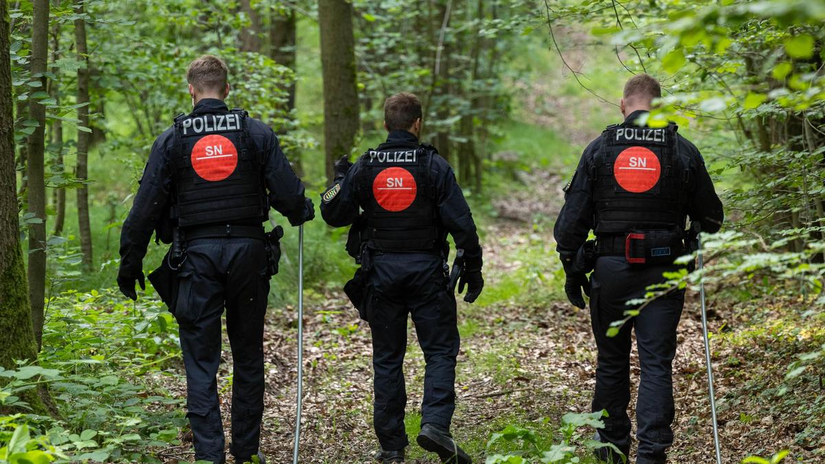 Polizisten waren seit Tagen auf der Suche nach Valeriia (9). Nun wurde ihre Leiche in einem Wald gefunden