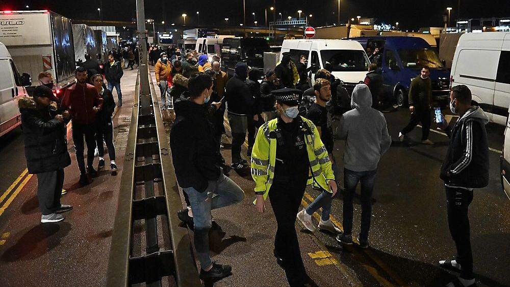 Fahrer und Passagiere protestierten gestern Abend gegen die Blockade
