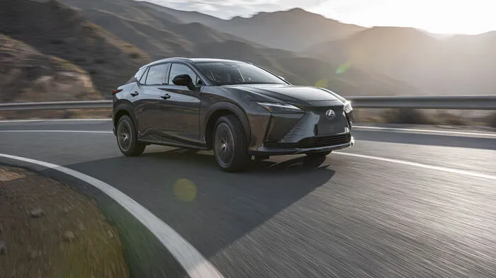 Der neue E-Crossover Lexus RZ 450e