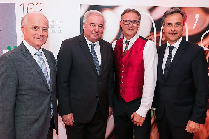 Landesrat Hans Seitinger, LH Schützenhöfer, Spar-Chef Holzer und Bürgermeister Nagl