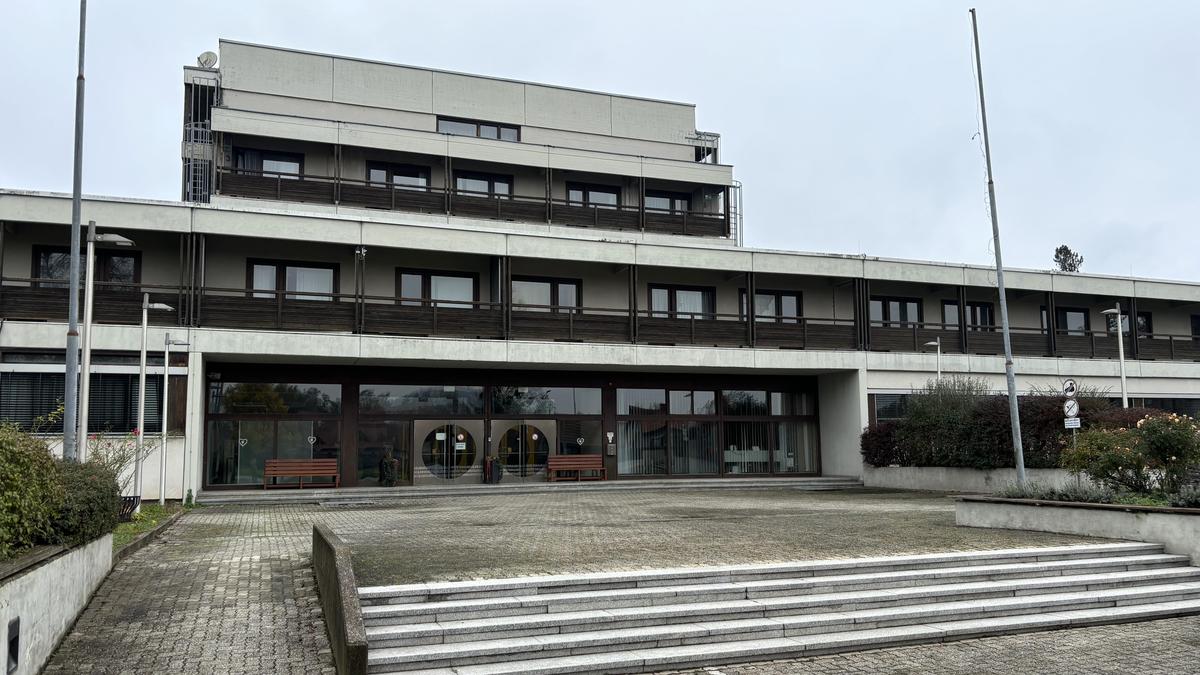 2018 wurde die Landesberufsschule Gleinstätten geschlossen, das Hallenbad ist seither ungenutzt  