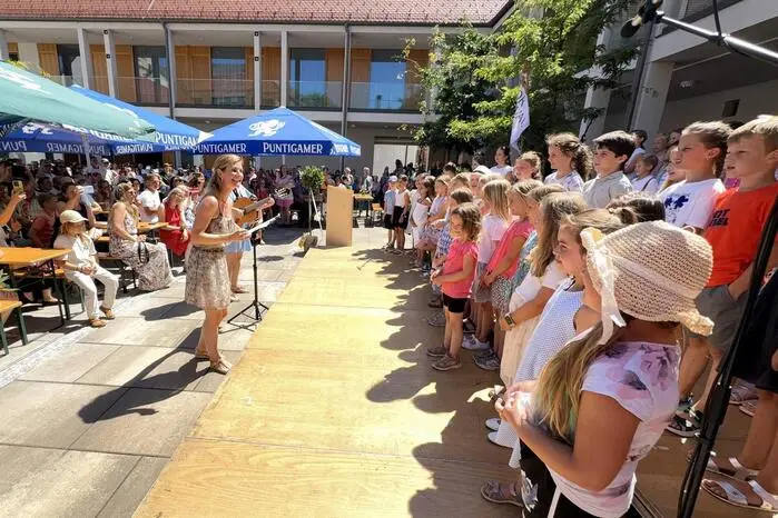 Vom Kinderchor bis zum Männerchor, von traditioneller Volksmusik bis zu modernen Klangwelten reichte das Repertoire. 