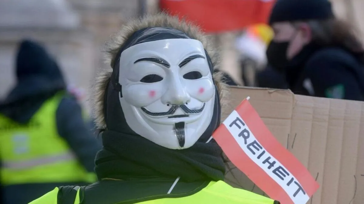 Ein Demonstrant bei einer Demonstration gegen die Corona-Maßnahmen.