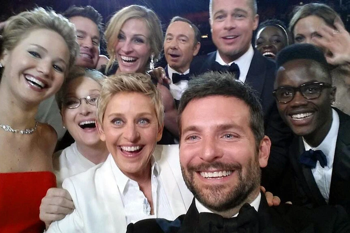 Kevin Spacey ist ein wichtiger Teil des Filmbusinesses: Da durfte er natürlich auch nicht am berühmtesten Selfie der Oscargeschichte fehlten. (2014)