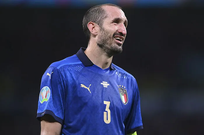 Giorgio Chiellini: Italiens Anführer wurde mit starken Leistungen trotz fortgeschrittenen Fußballer-Alters (36 Jahre) zum Gesicht der "Squadra Azzurra". Im Achtelfinale gegen Österreich fehlte er angeschlagen. Seine Späßchen kurz vor dem Elfmeterschießen im Halbfinale gegen Spanien erfreuten auch die neutralen Fans.