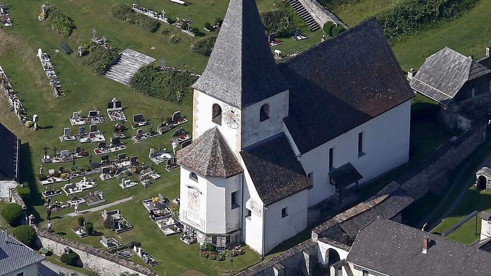 Die Wehrkirche in Tiffen hat Schießscharten