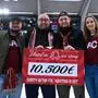 Eine Abordnung des Fanclubs übergab beim Heimspiel des EC KAC gegen Innsbruck die Spende