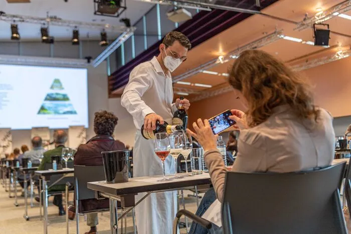 Alle Teilnehmer mussten einen negativen Corona-Test vorweisen, in der Halle wurde auf den Abstand geachtet
