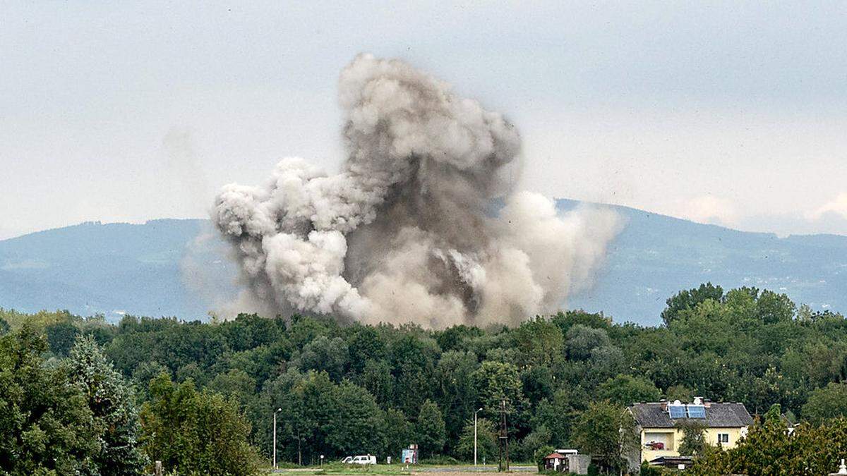 Mit kurzer Verzögerung konnte die Fliegerbombe gesprengt werden.