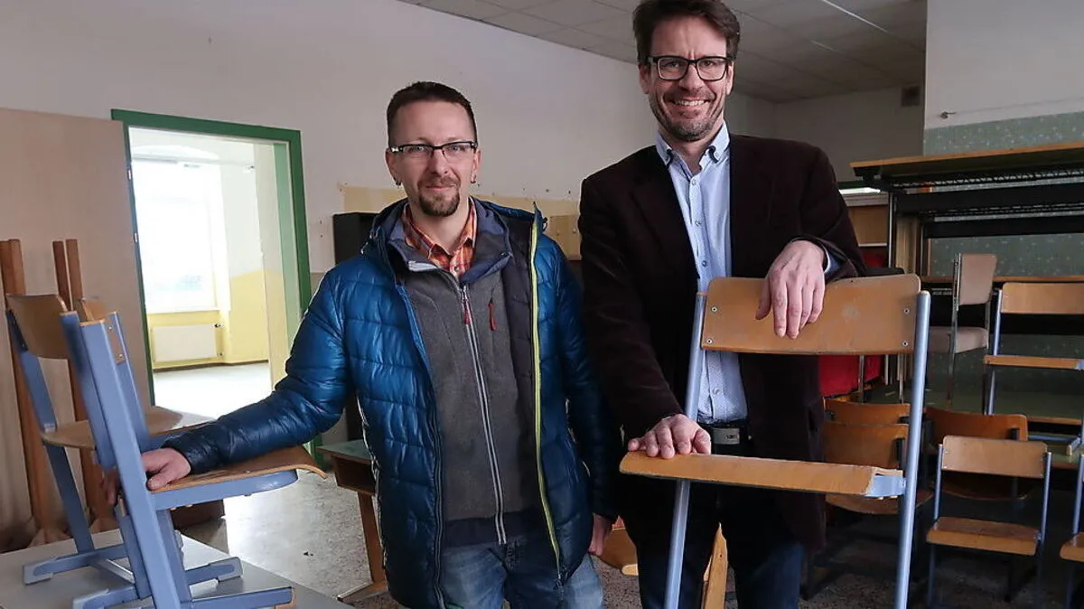 Bürgermeister Günther Ofner (r.) half Thomas Blumrich beim Aussuchen