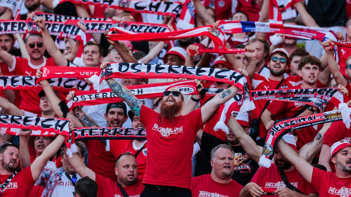 Österreichs Fans waren nach dem Sieg über die Niederlande im Freudentaumel