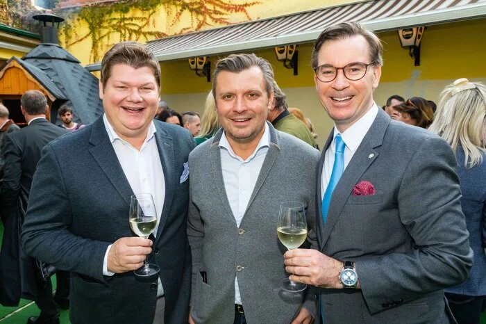 Christof Widakovich mit Toni Purkarthofer und Klaus Weikhard (Uhren Weikhard)