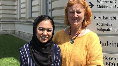 Dolmetscherin Michaela Schönberger betreut Fatema Hamidi schon seit zehn Jahren