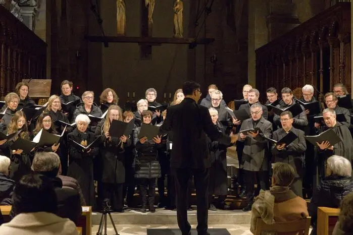 Abt Johannes Fragner eröffnete den Abend mit einem Zitat der Mystikerin und Benediktinerin Hildegard von Bingen: „In der Musik hat Gott dem Menschen die Erinnerung an das verlorene Paradies hinterlassen.“ 