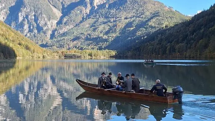 Schon zum 24. Mal jährt sich das Weisen- und Echobläsertreffen der Stadtmusikkapelle Eisenerz am Leopoldsteinersee, bei dem die Musikerinnen und Musiker den Bereich rund um den See mit ihrer Musik verzaubern