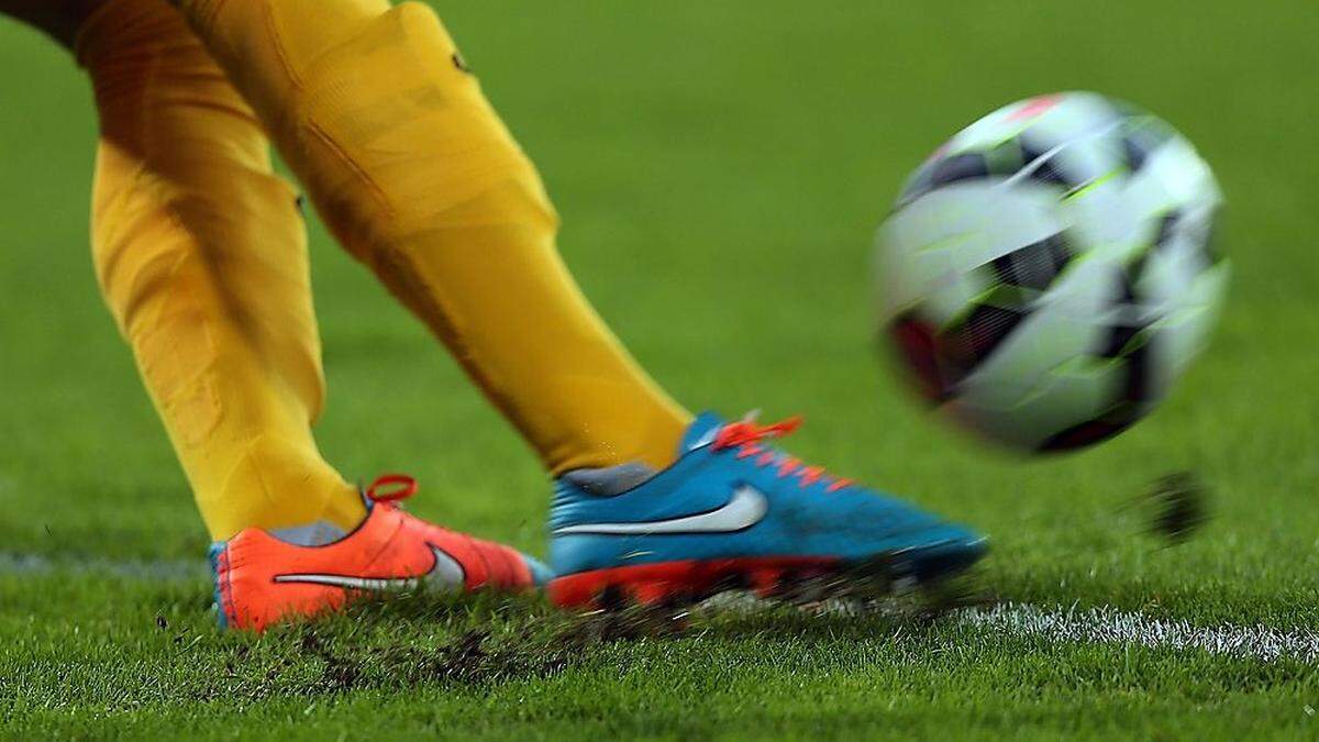 Die Fußballschuhe hängt Jeremy Helan an den Nagel