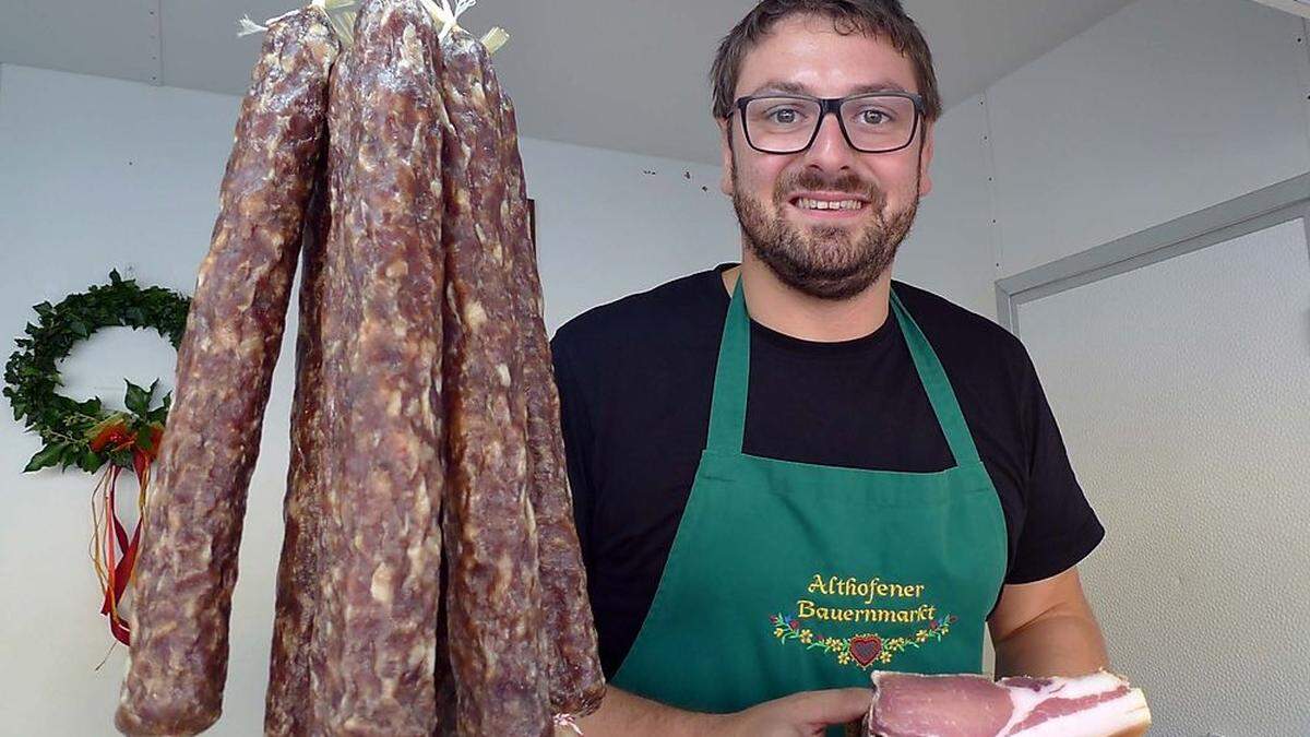 Stefan Krall mit seinen luftgetrockneten Spezialitäten