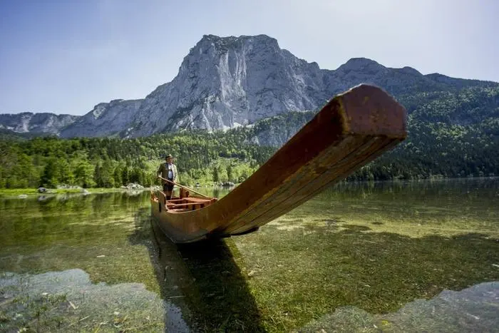 Mit dem steirischen Bond-Girl, der Plätte - über den Altausseer See rudern