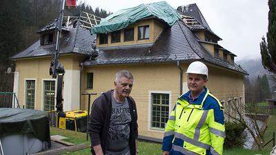 Robert Mikusch hat mit seiner Familie 40 Jahre in der Wohnung gelebt. Rechts: Günther Wadler, Kraftwerksleiter in Unterkärnten