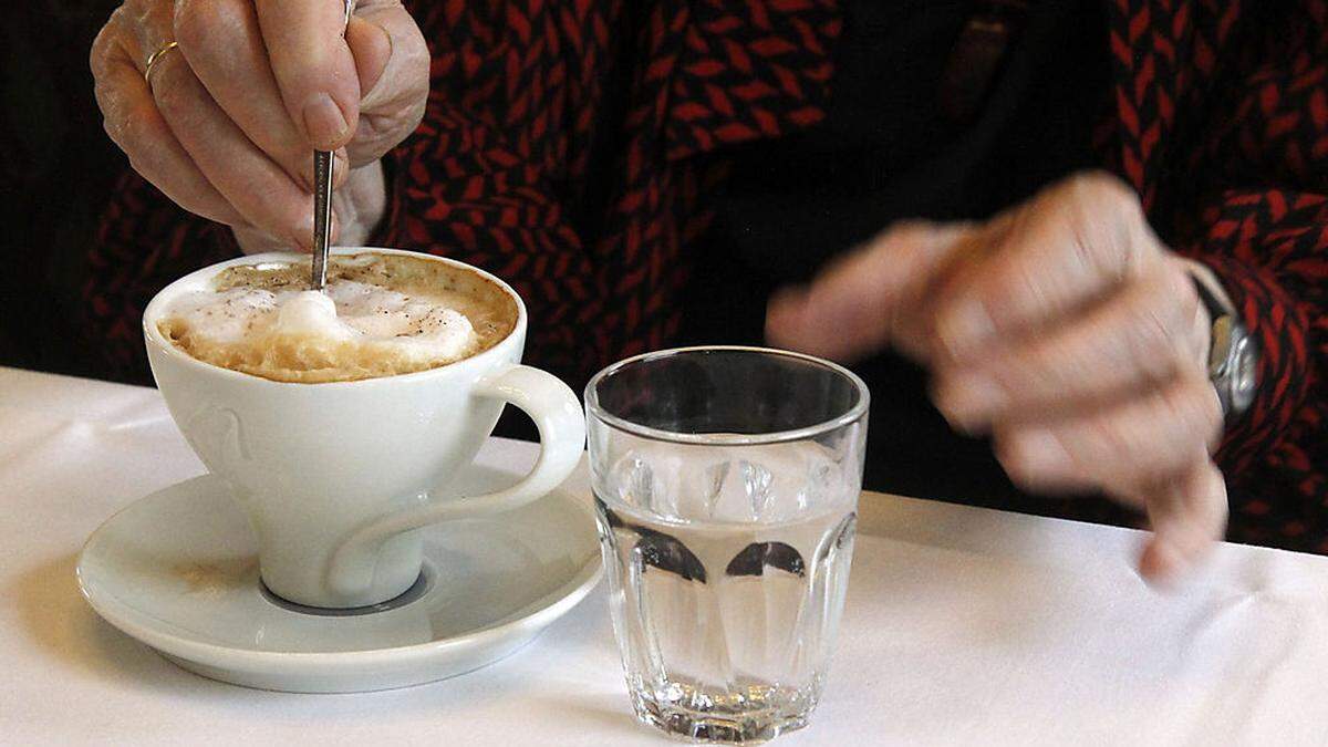 McDonald's serviert in Deutschland Heißgetränke in Porzellan und Glas.