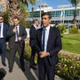 Rishi Sunak ist zu einem Kurzbesuch in Israel eingetroffen. | Rishi Sunak ist zu einem Kurzbesuch in Israel eingetroffen.