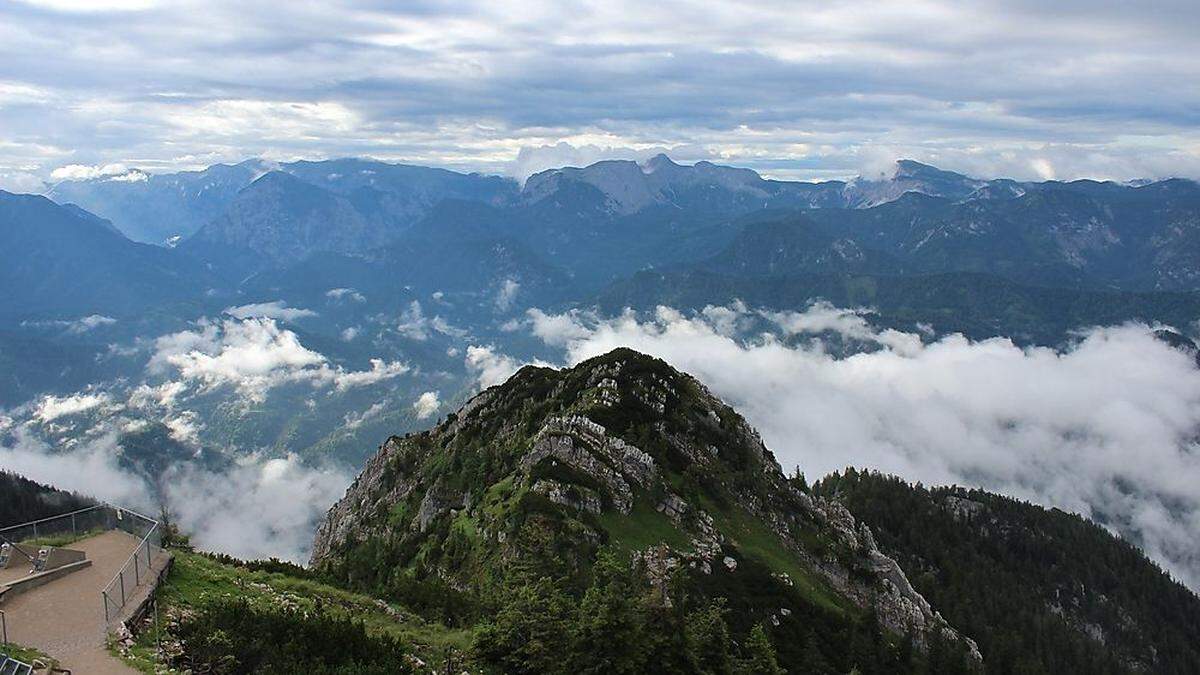 Blick vom Hochkar zum Hochschwab. Nur noch einzelne blaue Flecken