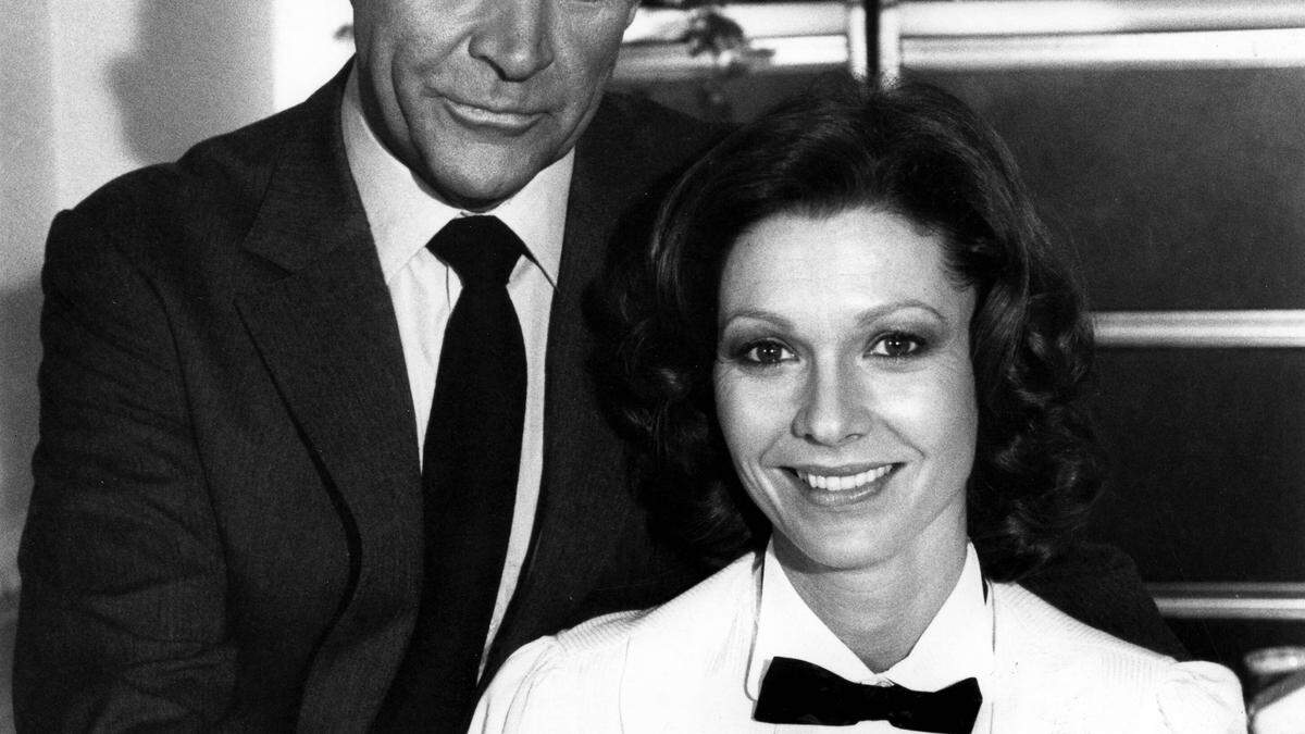 Neben „James Bond“ Sean Connery war Pamela Salem im 1983er-Film „Sag niemals nie“ als Miss Moneypenny zu sehen