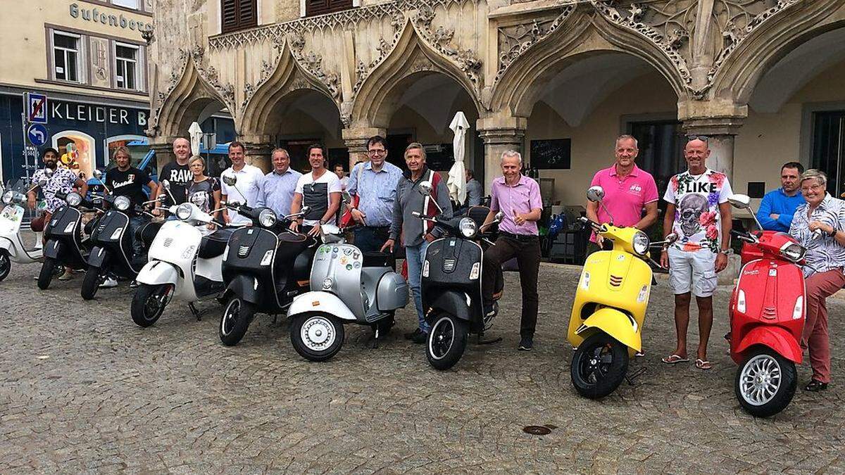 Die Vorfreude auf die Ausfahrt ist beim Vespa-Club groß