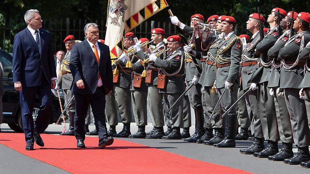 Orban wird in Wien vom Kanzler am Ballhausplatz empfangen