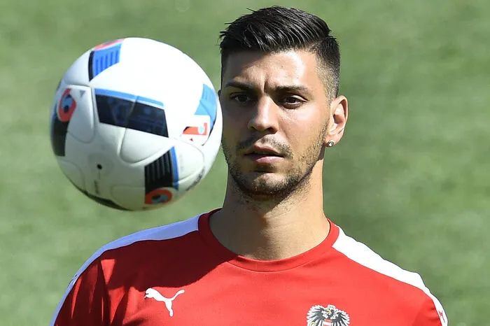 Auf Platz 2: Aleksandar Dragovic. Bayer Leverkusen soll kolportierte 18 Millionen Euro an Dynamo Kiew überwiesen haben. Dragovic ist aber nicht nur auf Platz zwei - auch der dritte Platz gehört dem Innenverteidiger. 2013 hat Dynamo Kiew für seine Dienste 9 Millionen Euro an den FC Basel bezahlt.