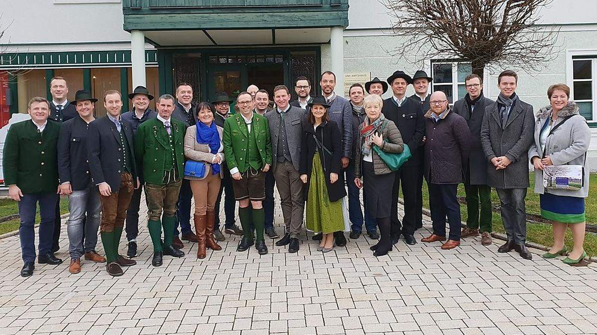 Die Teilnehmer vor dem Gemeindeamt in Altaussee