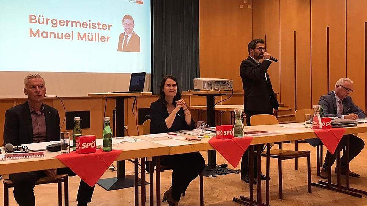 Manuel Müller (stehend) ist Bürgermeisterkandidat der SPÖ