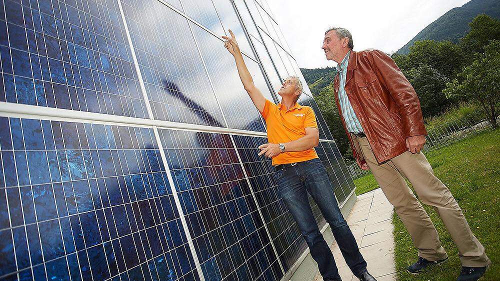 Fotovoltaikanlage von Unternehmer Erich Tisch, hier mit Erhard Veiter (rechts) 