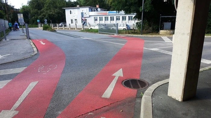 Klare Radwegführung am Areal beim Citypark