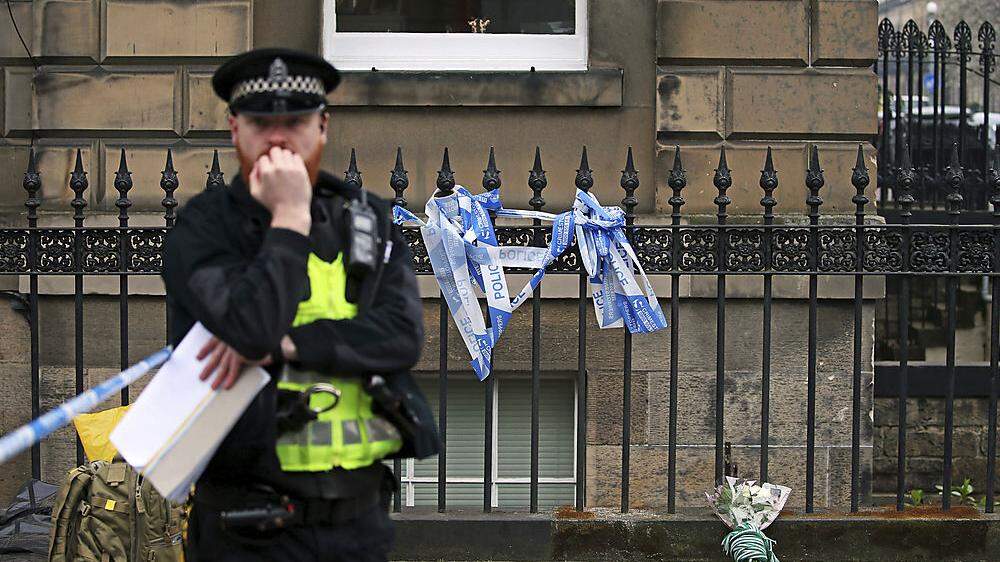 Polizei am Tatort in Edinburgh. &quot;Trainspotting&quot;-Star Bradley Welsh wurde in Edinburgh erschossen