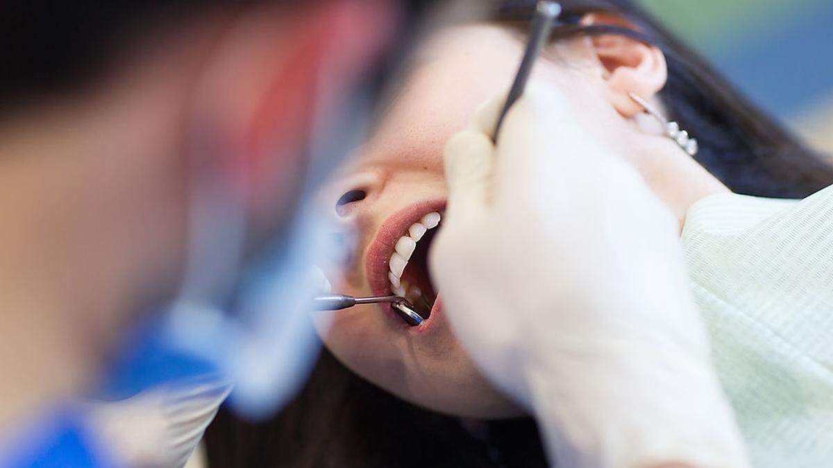 Der Zahnarzt soll unnötige Eingriffe durchgeführt haben