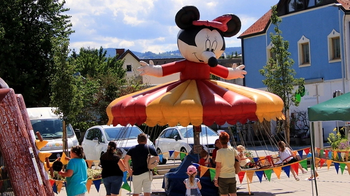 Am Rathausplatz wartete auf die kleinen und auch die großen Besucher viel Spaß und Unterhaltung.