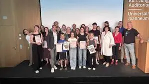 Schülerinnen und Schüler wurden für ihr Engagement in der „City Nature Challenge“ mit Urkunden geehrt