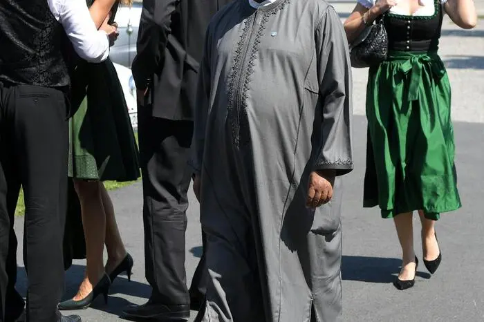 Offenbar ebenfalls in Tracht, nur anders: OPEC-Generalsekretär Mohammad Barkindo