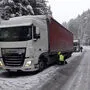 Bei winterlichen Fahrverhältnissen bleiben oft Lkw am Alpl hängen