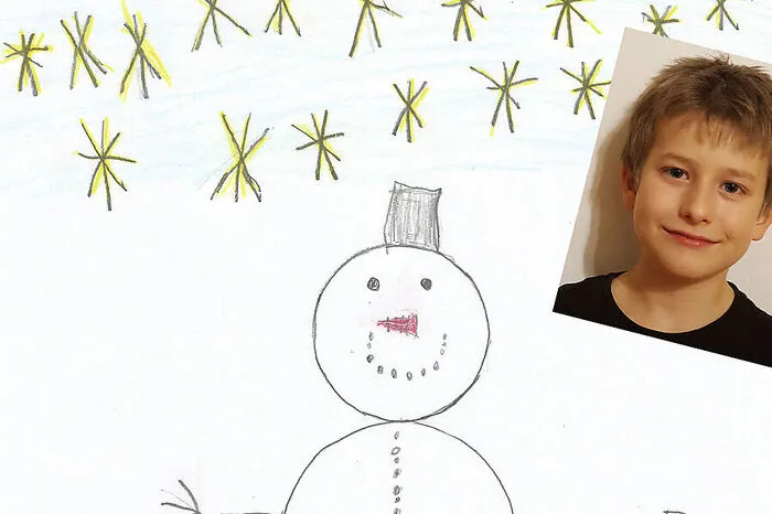 Niklas Stütz (7) aus Stainz nimmt es mit den Knöpfen am Mantel des Schneemanns ganz genau. Der Siebenjährige hat die Adventkalender-Zeichnung mit viel Liebe zum Detailangefertigt.