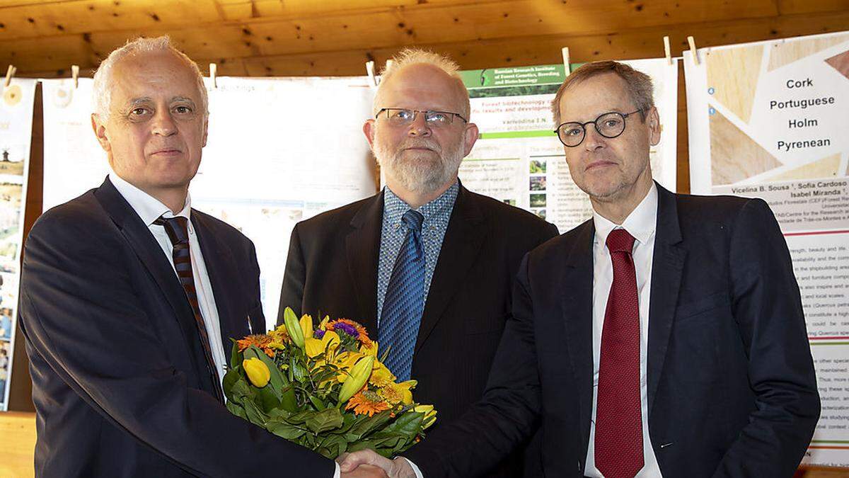 Der Geschäftsführer der Marcus Wallenberg-Stiftung, Kaj Rosén und Joris van Acker, Mitglied der Auswahlkommission, gratulieren Gerhard Schickhofer zur Auszeichnung mit dem Marcus Wallenberg-Preis 2019 (v.r.)