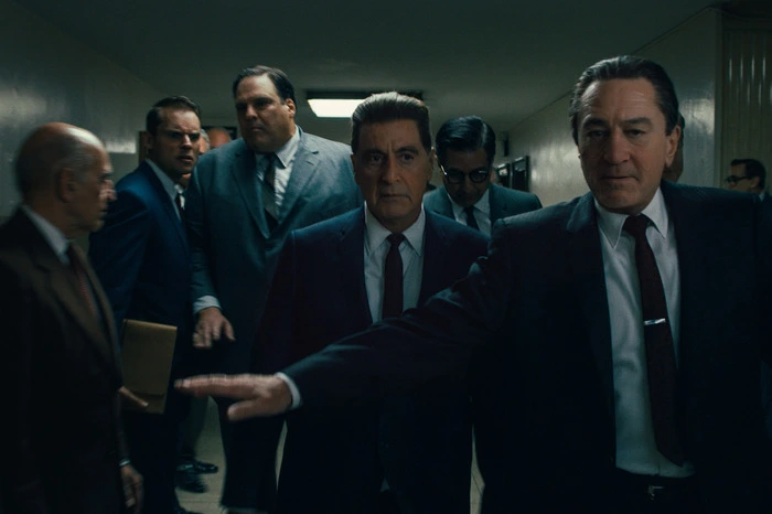 In präzisen Bildern entführt uns Scorsese in ein Milieu, in dem das Morden an der Tagesordnung steht.