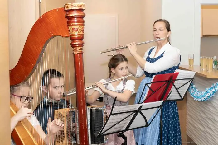 Ein Rahmneprogramm mit Geschichten, Spielen und Musik verbreitete gute Stimmung.