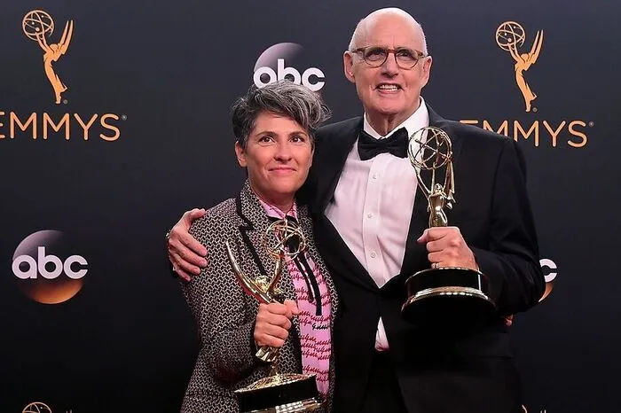Jill Soloway gewann den Emmy Award für die beste Regie in einer Comedy-Serie, Jeffrey Tambor ("Transparent") wurde bester Hauptdarsteller einer Comedy-Serie