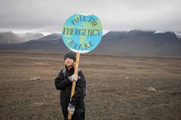 Okjokull gilt formell nicht mehr als solcher, weil er mit nur noch 15 Metern Eisdicke zu leicht geworden ist, um sich vorwärts zu schieben.