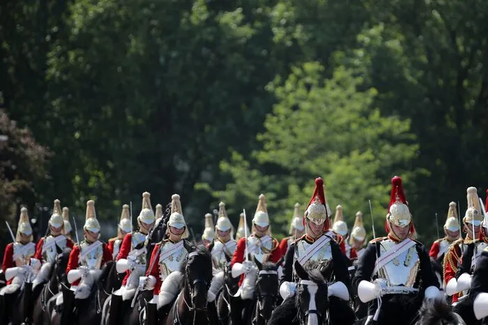 Etwa 1000 Soldaten lassen sich bei "Trooping the Colour" inspizieren