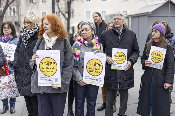 Protest gegen Femizide Frauenmorde Neuer Platz Klagenfurt März 2024