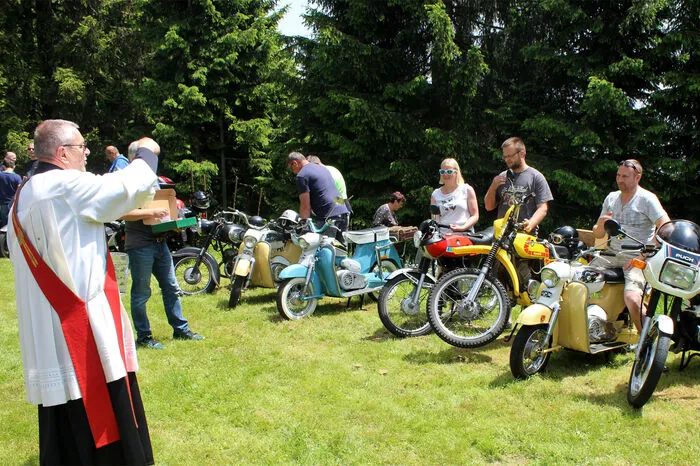 Mehr als 280 Biker aus ganz Ostösterreich waren gekommen, um, nach einem Wort-Gottesdienst mit Diakon Rudi Nährer, ihre Motorräder und mehr segnen zu lassen.
