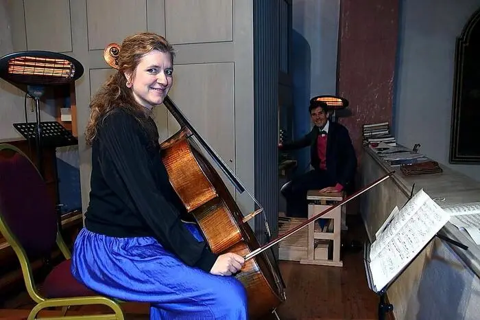 Unter dem Motto „Orgel trifft Cello – Soiree Romantique“ begeisterten die Eheleute Organist Gordon Safari und Hannah Vinzens am Violoncello mit Werken von Oskar Wermann, Gustav Adolf Merkel, Felix Mendelssohn-Bartholdy und Max Reger das Publikum.